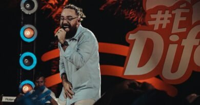 O cantor Jhonny Salvação. Foto: Thiago Venâncio.