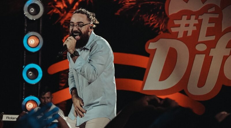 O cantor Jhonny Salvação. Foto: Thiago Venâncio.