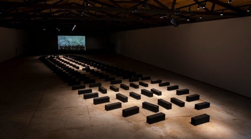 “O Barco” (2021), de Grada Kilomba. Vista de instalação no Instituto Inhotim.