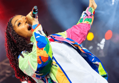 A cantora Tirza Almeida na Marcha para Jesus Recife. Foto: Divulgação.