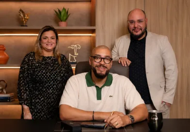 Ton Carfi, Vanessa Bicalho e Márcio Moreira. Foto: Divulgação.
