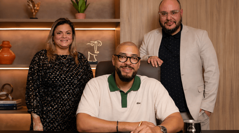 Ton Carfi, Vanessa Bicalho e Márcio Moreira. Foto: Divulgação.