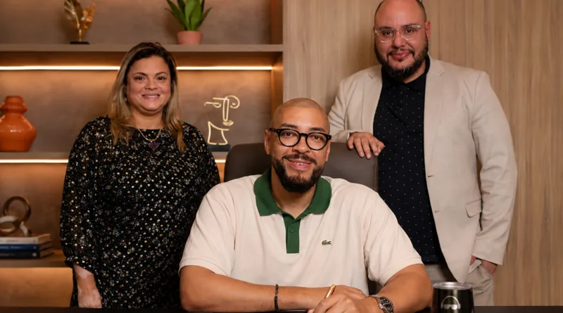 Ton Carfi, Vanessa Bicalho e Márcio Moreira. Foto: Divulgação.