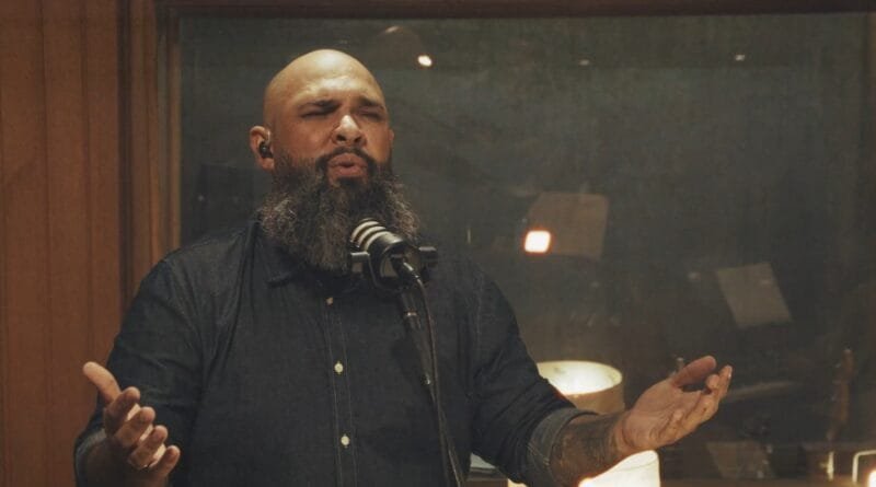 O cantor Vitor Teixeira. Foto: Divulgação.