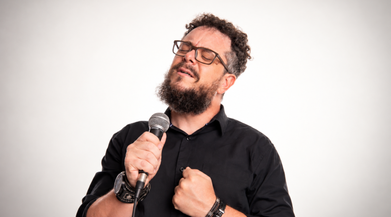 O cantor Carlinhos Falsetti. Foto: Divulgação.