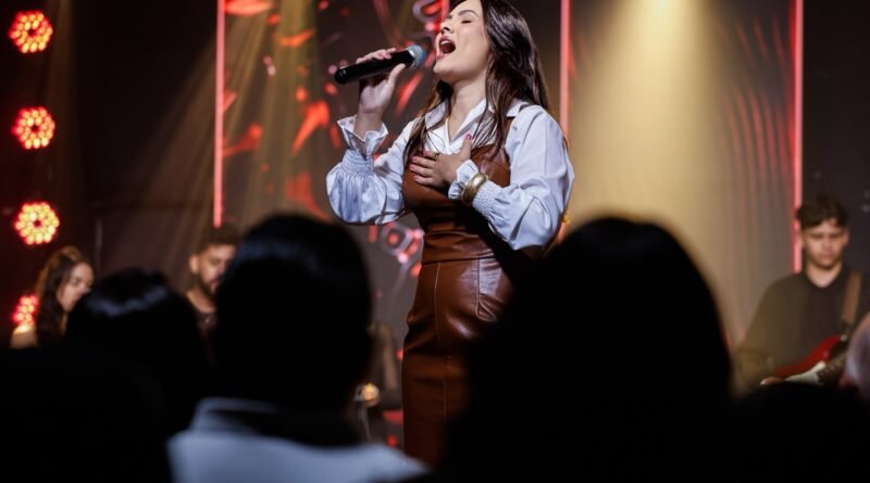 A cantora gospel Íngrid Santiago. Foto: Todah Experience Live.