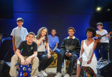 João Gabriel e alunos da escola de música Sonnoru’s. Foto: E.B Produções.