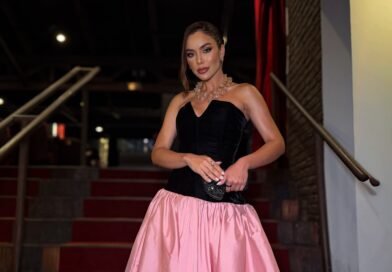 Giovanna Veríssimo entrega joia da Herreira à Miss Brasil Beleza Internacional