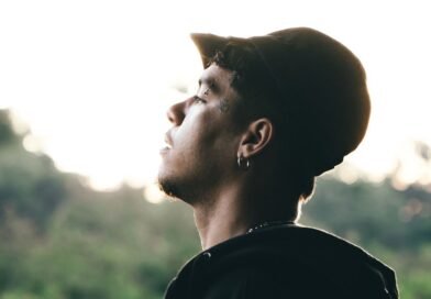 Rapper de São Gonçalo, Frajado mira nova fase da carreira com o single “Omnitrix”
