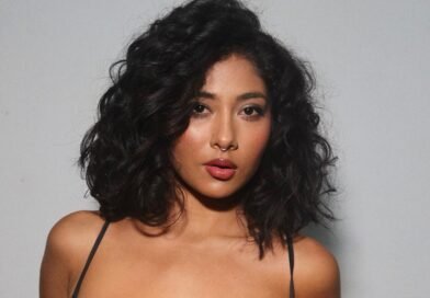 Indicada ao Grammy Latino, Zaynara surpreende com cachos naturais e novo corte após transição capilar