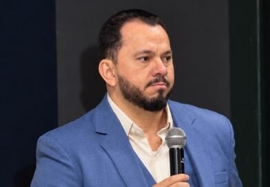 Autocobrança excessiva no trabalho pode transformar busca por desempenho em risco à saúde mental