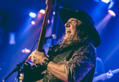 Fábio Rizental celebra o legado de Milton Nascimento, Djavan e Luiz Melodia em seu novo show, “Três Rosas Negras”