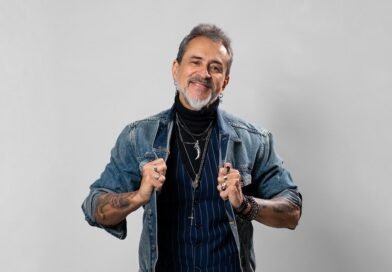 Produtor HElio Leite Cosmo faz alerta a novos artistas: “Temos muitos hits inflacionados que não criam público de verdade”