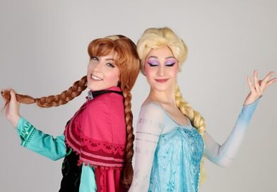 As irmãs Elsa e Anna desembarcam na Ilha do Governador e na Baixada com “Aventura Congelante – O Legado”